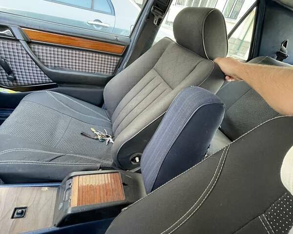 Синий Мерседес Е-Класс, объемом двигателя 2 л и пробегом 380 тыс. км за 2150 $, фото 6 на Automoto.ua