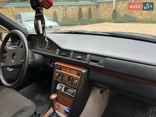 Синий Мерседес Е-Класс, объемом двигателя 2 л и пробегом 390 тыс. км за 1950 $, фото 14 на Automoto.ua