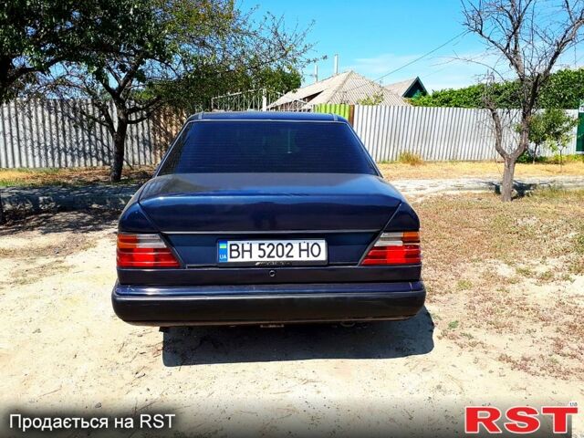 Синій Мерседес Е-Клас, об'ємом двигуна 2 л та пробігом 0 тис. км за 1500 $, фото 4 на Automoto.ua