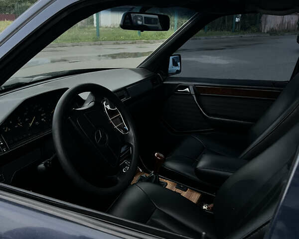 Синий Мерседес Е-Класс, объемом двигателя 2 л и пробегом 376 тыс. км за 3000 $, фото 12 на Automoto.ua