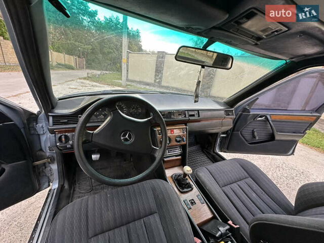 Синій Мерседес Е-Клас, об'ємом двигуна 2.3 л та пробігом 246 тис. км за 3800 $, фото 16 на Automoto.ua