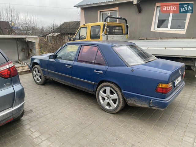 Синій Мерседес Е-Клас, об'ємом двигуна 2 л та пробігом 300 тис. км за 1700 $, фото 2 на Automoto.ua