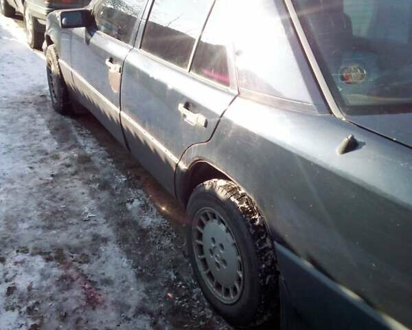 Синий Мерседес Е-Класс, объемом двигателя 0 л и пробегом 200 тыс. км за 1700 $, фото 4 на Automoto.ua