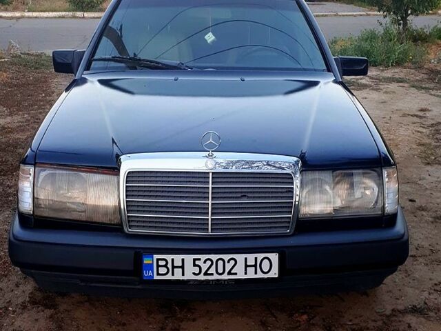 Синій Мерседес Е-Клас, об'ємом двигуна 2 л та пробігом 0 тис. км за 1500 $, фото 1 на Automoto.ua