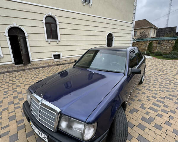 Синий Мерседес Е-Класс, объемом двигателя 2 л и пробегом 390 тыс. км за 1950 $, фото 6 на Automoto.ua