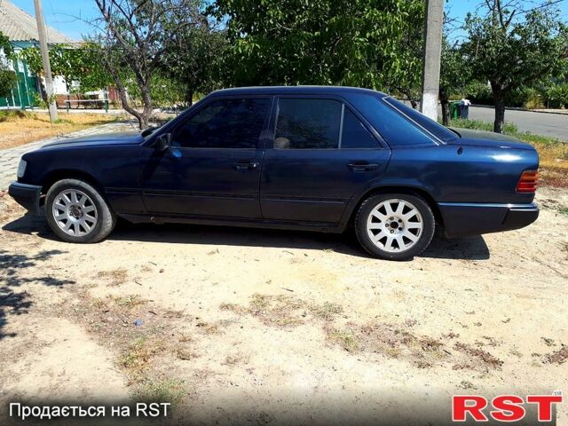 Синий Мерседес Е-Класс, объемом двигателя 2 л и пробегом 0 тыс. км за 1500 $, фото 5 на Automoto.ua