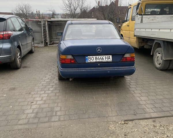 Синій Мерседес Е-Клас, об'ємом двигуна 2 л та пробігом 300 тис. км за 1700 $, фото 4 на Automoto.ua