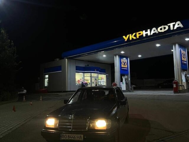 Синий Мерседес Е-Класс, объемом двигателя 2 л и пробегом 170 тыс. км за 1200 $, фото 2 на Automoto.ua