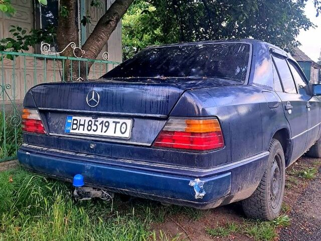 Синій Мерседес Е-Клас, об'ємом двигуна 2 л та пробігом 177 тис. км за 900 $, фото 2 на Automoto.ua