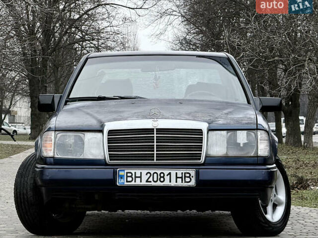 Синий Мерседес Е-Класс, объемом двигателя 2.3 л и пробегом 230 тыс. км за 2200 $, фото 1 на Automoto.ua