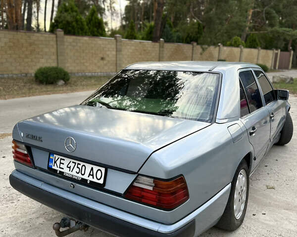 Синій Мерседес Е-Клас, об'ємом двигуна 2.3 л та пробігом 246 тис. км за 3800 $, фото 2 на Automoto.ua