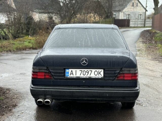 Синій Мерседес Е-Клас, об'ємом двигуна 2 л та пробігом 200 тис. км за 1490 $, фото 5 на Automoto.ua