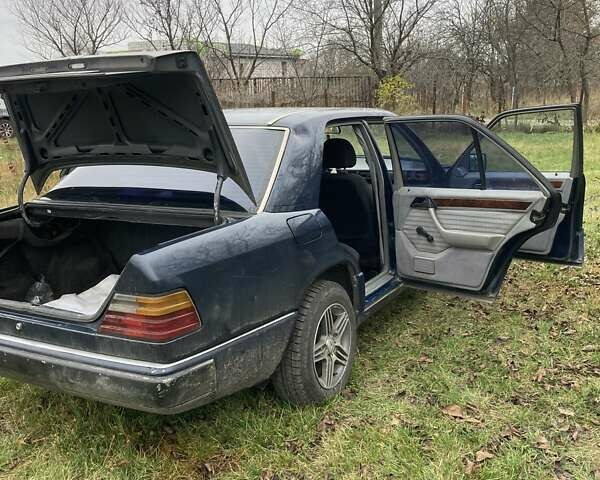 Синій Мерседес Е-Клас, об'ємом двигуна 3 л та пробігом 400 тис. км за 1800 $, фото 3 на Automoto.ua