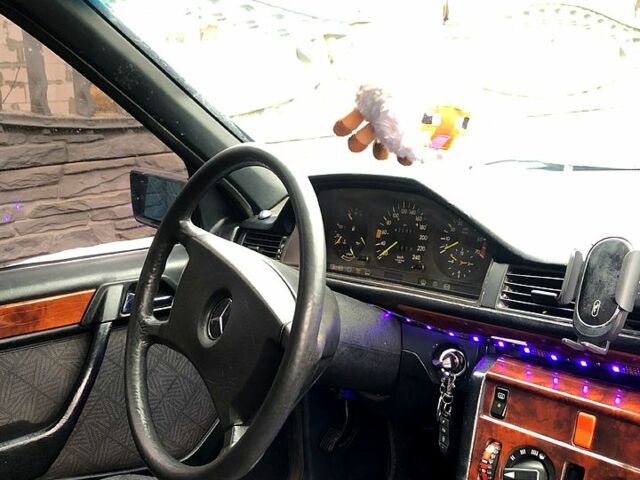 Синий Мерседес Е-Класс, объемом двигателя 2.6 л и пробегом 430 тыс. км за 1200 $, фото 14 на Automoto.ua