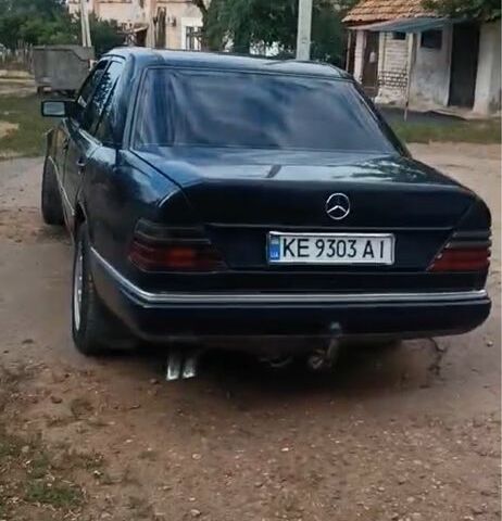 Синій Мерседес Е-Клас, об'ємом двигуна 2.6 л та пробігом 300 тис. км за 2200 $, фото 3 на Automoto.ua