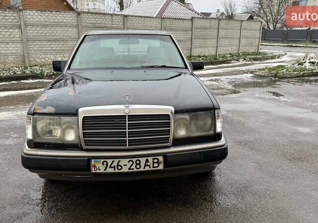 Синій Мерседес Е-Клас, об'ємом двигуна 2 л та пробігом 305 тис. км за 1200 $, фото 4 на Automoto.ua