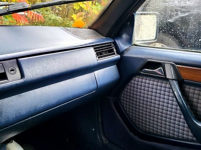 Синій Мерседес Е-Клас, об'ємом двигуна 2.3 л та пробігом 286 тис. км за 2100 $, фото 3 на Automoto.ua