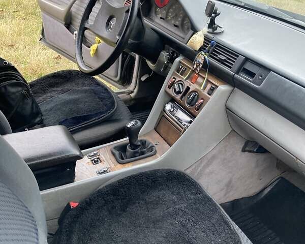 Синій Мерседес Е-Клас, об'ємом двигуна 3 л та пробігом 400 тис. км за 1800 $, фото 10 на Automoto.ua