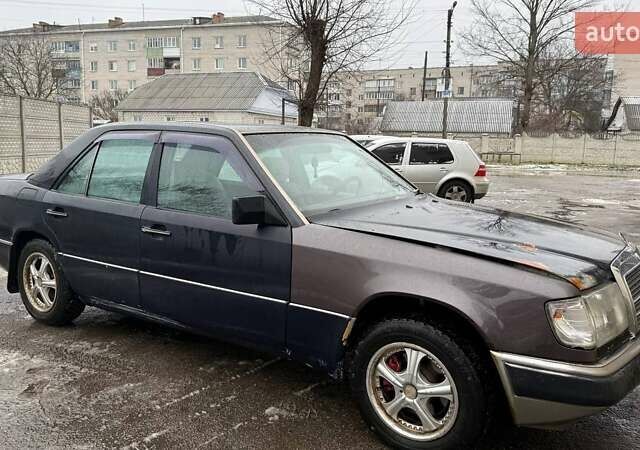 Синій Мерседес Е-Клас, об'ємом двигуна 2 л та пробігом 305 тис. км за 1200 $, фото 2 на Automoto.ua