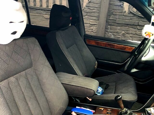 Синий Мерседес Е-Класс, объемом двигателя 2.6 л и пробегом 430 тыс. км за 1200 $, фото 5 на Automoto.ua