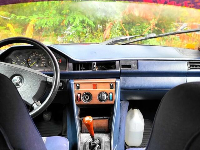 Синій Мерседес Е-Клас, об'ємом двигуна 2.3 л та пробігом 286 тис. км за 2100 $, фото 2 на Automoto.ua