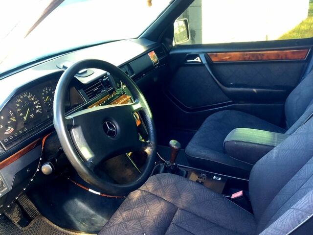 Синий Мерседес Е-Класс, объемом двигателя 2.6 л и пробегом 430 тыс. км за 1200 $, фото 19 на Automoto.ua