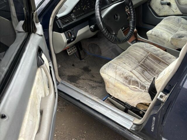 Синій Мерседес Е-Клас, об'ємом двигуна 2 л та пробігом 200 тис. км за 1490 $, фото 6 на Automoto.ua