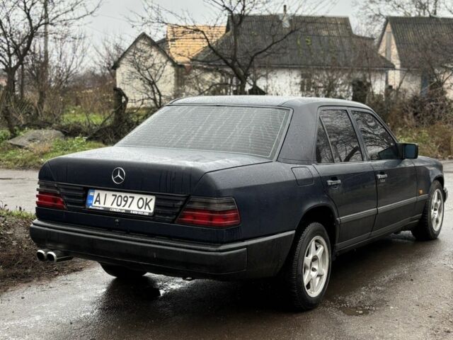 Синій Мерседес Е-Клас, об'ємом двигуна 2 л та пробігом 200 тис. км за 1490 $, фото 3 на Automoto.ua