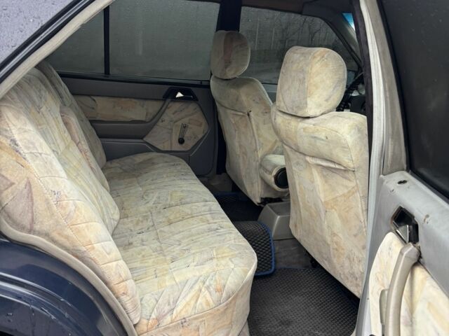 Синій Мерседес Е-Клас, об'ємом двигуна 2 л та пробігом 200 тис. км за 1490 $, фото 8 на Automoto.ua