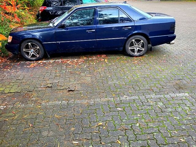 Синій Мерседес Е-Клас, об'ємом двигуна 2.3 л та пробігом 286 тис. км за 2100 $, фото 5 на Automoto.ua