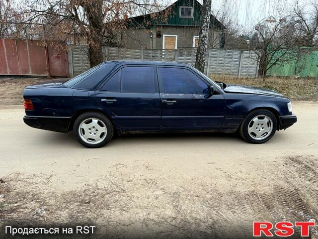 Синій Мерседес Е-Клас, об'ємом двигуна 2.6 л та пробігом 280 тис. км за 1750 $, фото 3 на Automoto.ua