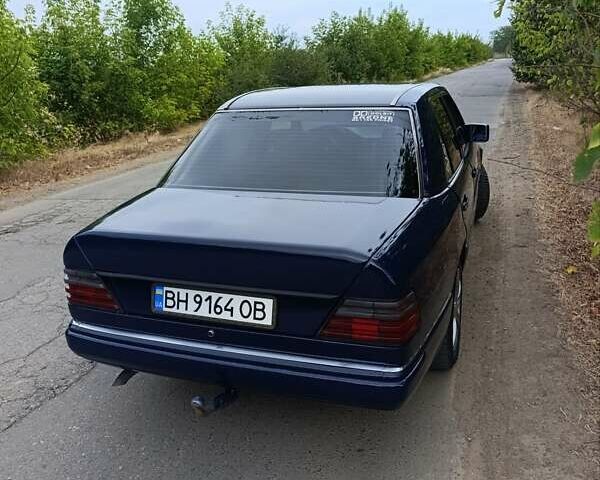 Синий Мерседес Е-Класс, объемом двигателя 2.3 л и пробегом 540 тыс. км за 2850 $, фото 2 на Automoto.ua