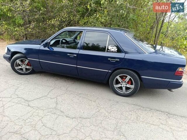 Синий Мерседес Е-Класс, объемом двигателя 2.3 л и пробегом 540 тыс. км за 2850 $, фото 6 на Automoto.ua