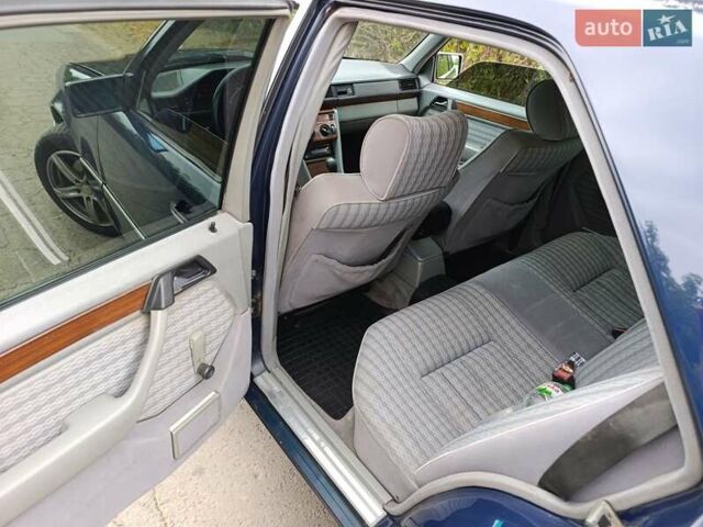 Синий Мерседес Е-Класс, объемом двигателя 2.3 л и пробегом 540 тыс. км за 2850 $, фото 1 на Automoto.ua