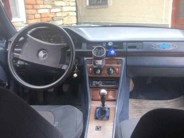 Синій Мерседес Е-Клас, об'ємом двигуна 2.3 л та пробігом 500 тис. км за 800 $, фото 6 на Automoto.ua