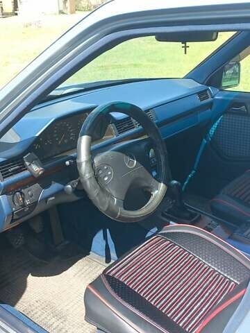 Синий Мерседес Е-Класс, объемом двигателя 2.8 л и пробегом 411 тыс. км за 2500 $, фото 3 на Automoto.ua