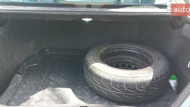 Синий Мерседес Е-Класс, объемом двигателя 2.8 л и пробегом 411 тыс. км за 2500 $, фото 7 на Automoto.ua