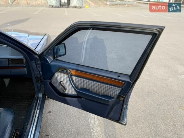 Синій Мерседес Е-Клас, об'ємом двигуна 2.6 л та пробігом 500 тис. км за 2999 $, фото 24 на Automoto.ua