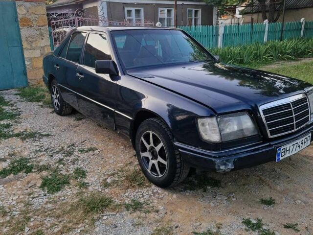 Мерседес Е-Класс 1991 в Болграде на Automoto.ua Синий Мерседес Е-Класс, объемом двигателя 2 л и пробегом 150 тыс. км за 1199 $, фото 1 на Automoto.ua