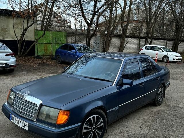 Синій Мерседес Е-Клас, об'ємом двигуна 2.3 л та пробігом 333 тис. км за 1800 $, фото 3 на Automoto.ua