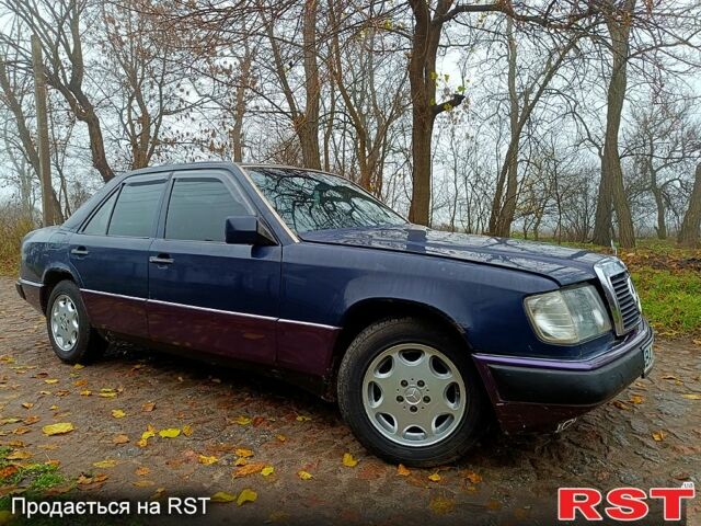 Синий Мерседес Е-Класс, объемом двигателя 2 л и пробегом 0 тыс. км за 1400 $, фото 1 на Automoto.ua