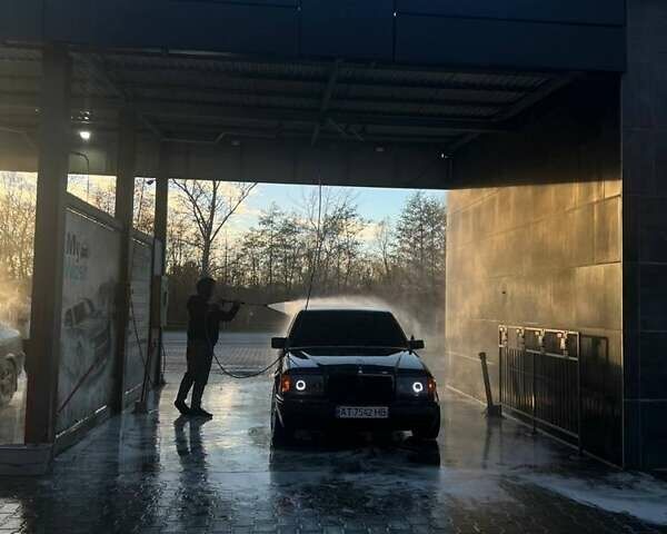 Синій Мерседес Е-Клас, об'ємом двигуна 2.3 л та пробігом 400 тис. км за 1300 $, фото 2 на Automoto.ua