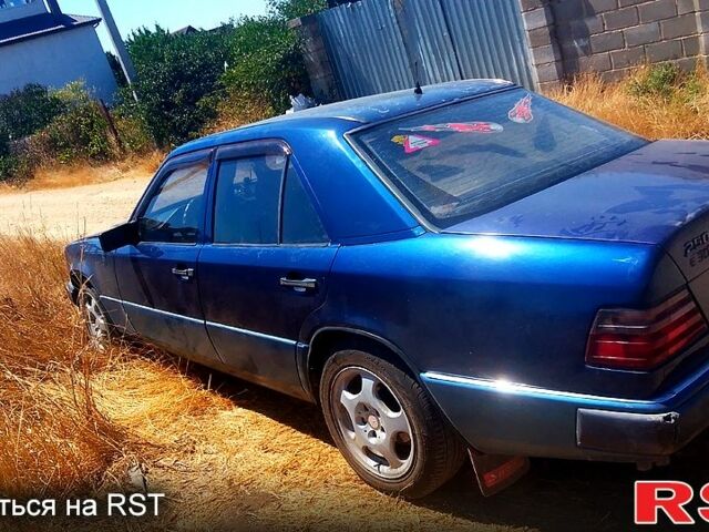 Синий Мерседес Е-Класс, объемом двигателя 2.5 л и пробегом 200 тыс. км за 2300 $, фото 1 на Automoto.ua