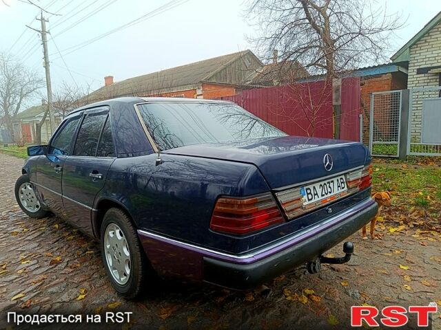 Синий Мерседес Е-Класс, объемом двигателя 2 л и пробегом 0 тыс. км за 1400 $, фото 2 на Automoto.ua