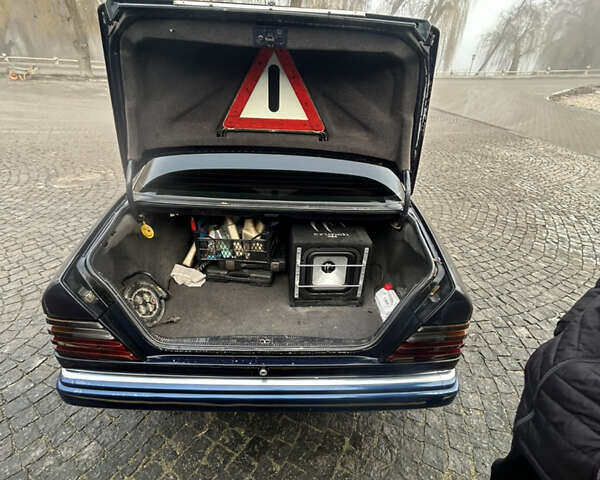 Синій Мерседес Е-Клас, об'ємом двигуна 2 л та пробігом 350 тис. км за 2400 $, фото 9 на Automoto.ua