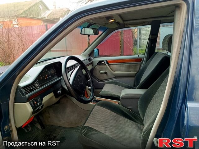 Синий Мерседес Е-Класс, объемом двигателя 2 л и пробегом 0 тыс. км за 1400 $, фото 3 на Automoto.ua