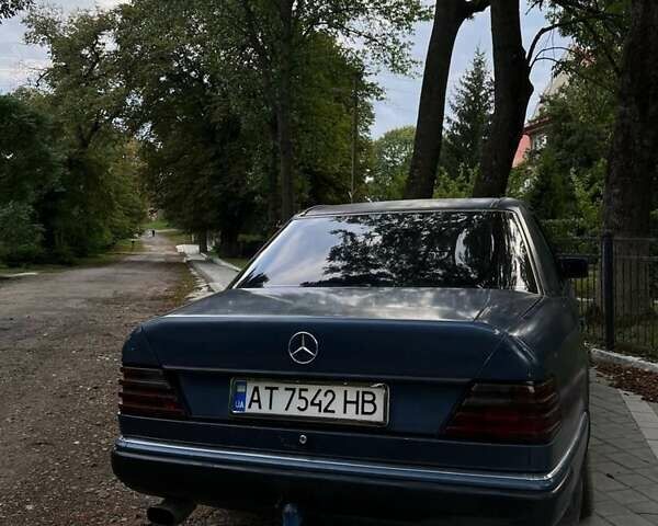 Синій Мерседес Е-Клас, об'ємом двигуна 2.3 л та пробігом 400 тис. км за 1300 $, фото 1 на Automoto.ua