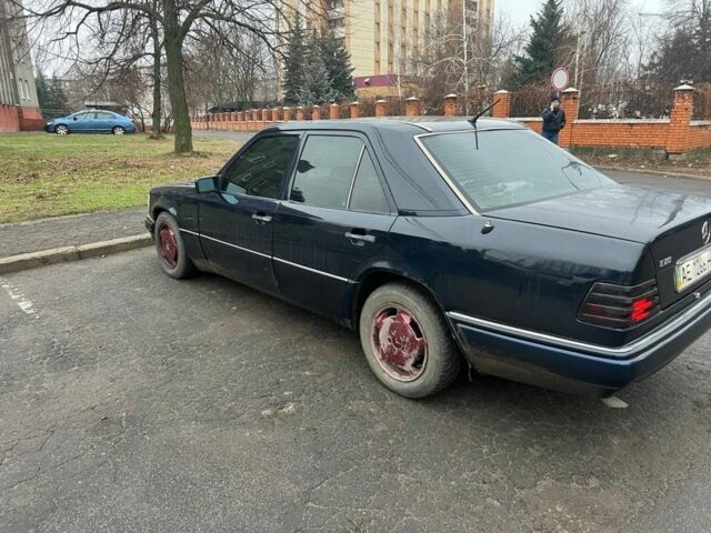 Синий Мерседес Е-Класс, объемом двигателя 0 л и пробегом 3 тыс. км за 2900 $, фото 4 на Automoto.ua