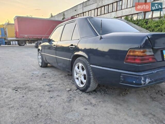 Синий Мерседес Е-Класс, объемом двигателя 2.5 л и пробегом 614 тыс. км за 2700 $, фото 9 на Automoto.ua