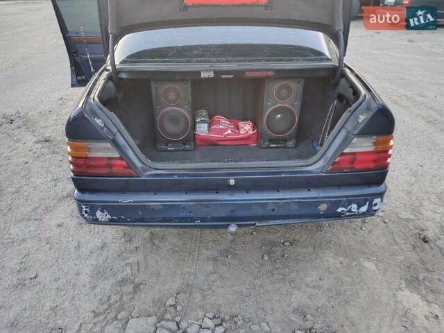 Синий Мерседес Е-Класс, объемом двигателя 2.5 л и пробегом 614 тыс. км за 2700 $, фото 8 на Automoto.ua